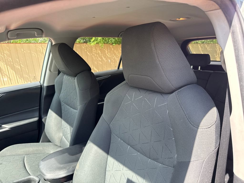 Used 2021 Toyota RAV4 XLE AWD/4WD image 13