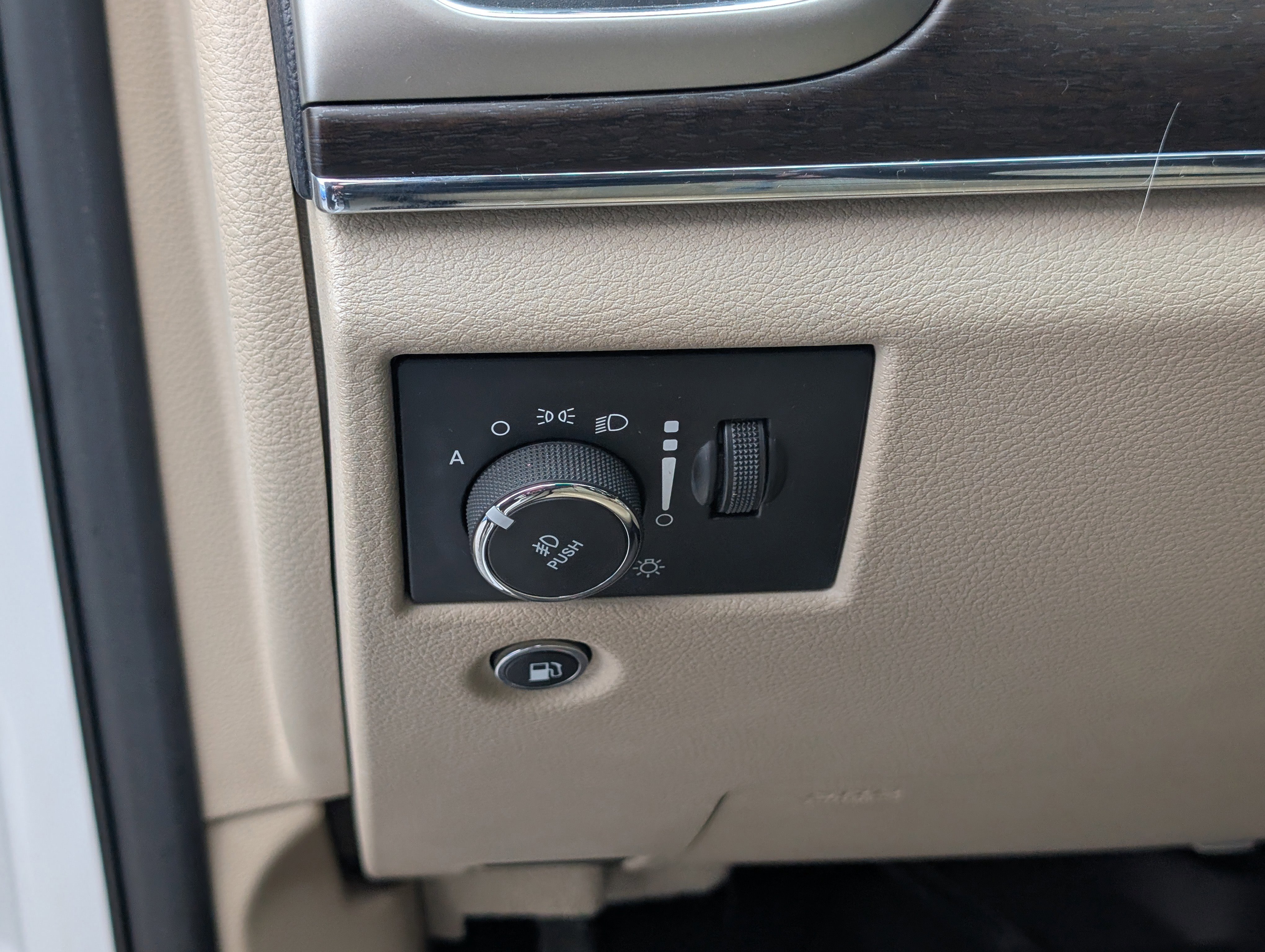 Used 2017 Jeep Grand Cherokee Limited image 24