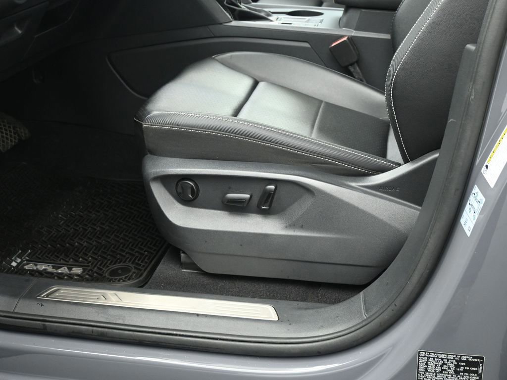 Used 2021 Volkswagen Atlas Cross Sport SE w/ Panoramic Sunroof Package image 36