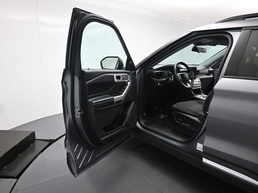 Certified 2022 Ford Explorer XLT w/ Class IV Trailer Tow Package image 37