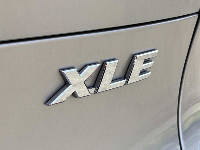 Used 2023 Toyota Venza XLE image 10