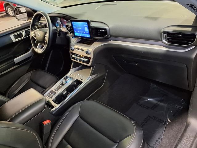 Certified 2023 Ford Explorer XLT w/ Equipment Group 202A RWD image 31