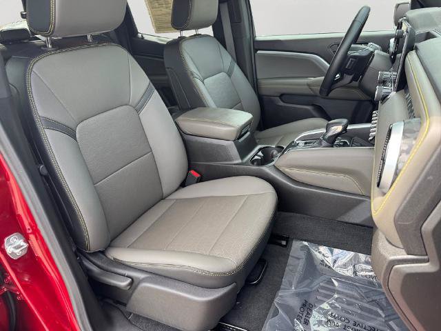 Used 2025 Chevrolet Colorado ZR2 w/ Technology Package AWD/4WD image 8