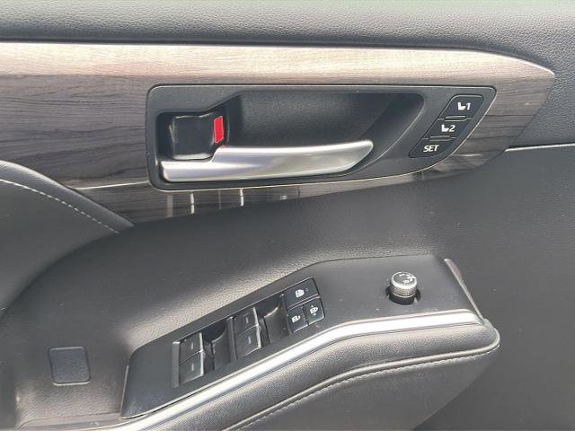 Used 2021 Toyota Highlander Platinum image 21