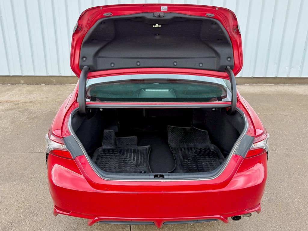 Used 2021 Toyota Camry SE w/ Cold Weather Package image 16