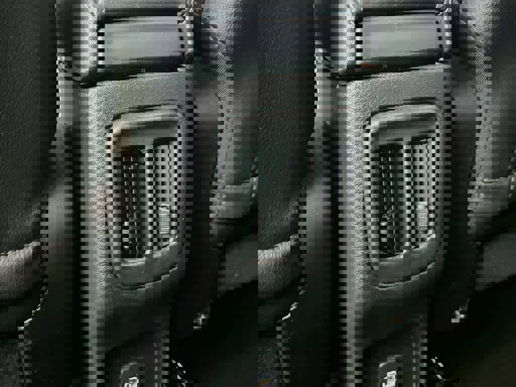 Used 2018 Jeep Compass Latitude image 12