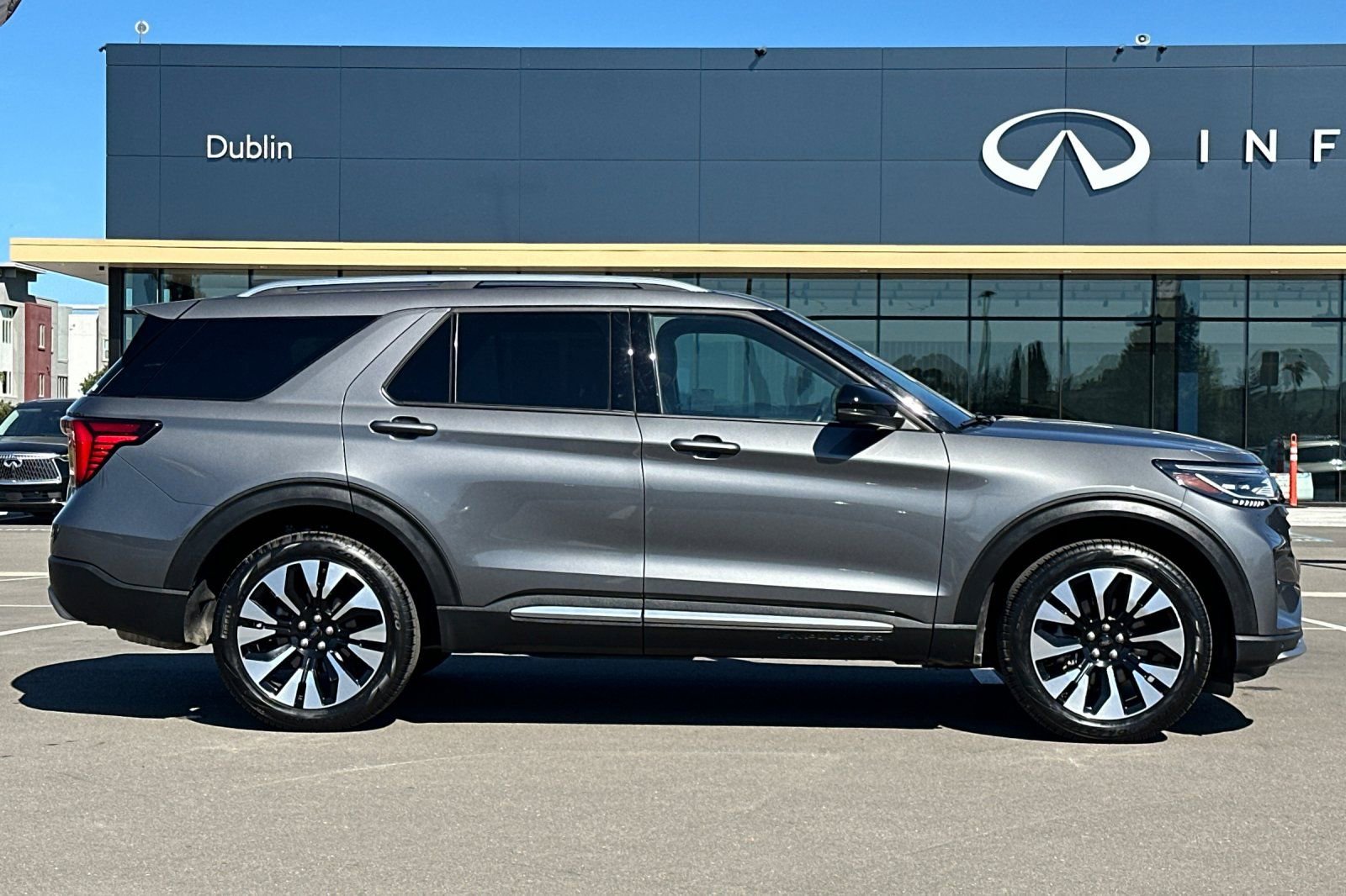 Certified 2025 Ford Explorer Platinum w/ LUX Leather Package AWD/4WD image 2