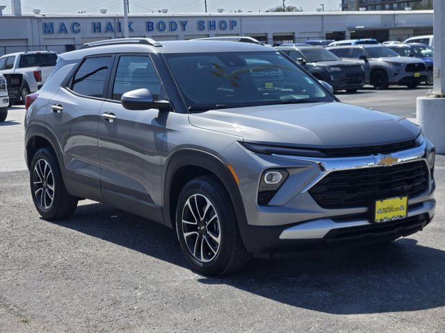 Used 2025 Chevrolet TrailBlazer LT w/ Driver Confidence Package image 3