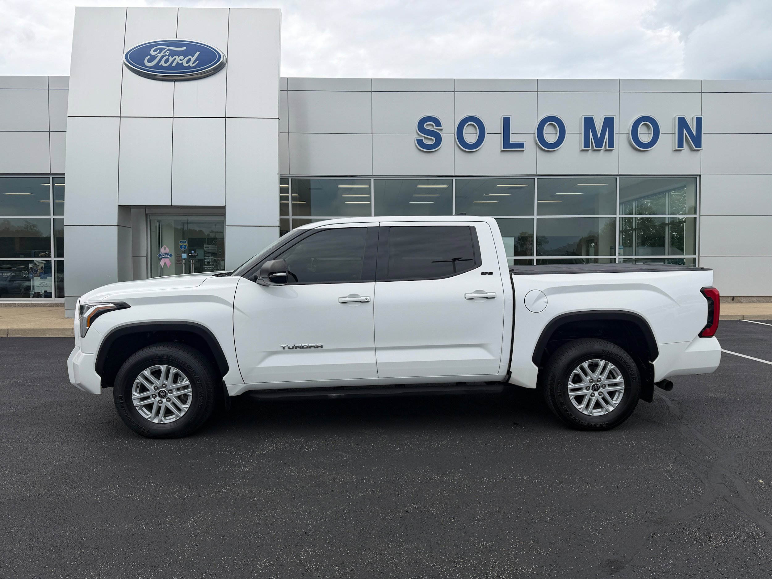 Used 2023 Toyota Tundra SR5 w/ SR5 Premium Package AWD/4WD image 10