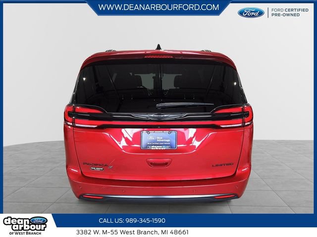 Used 2025 Chrysler Pacifica Limited FWD image 3