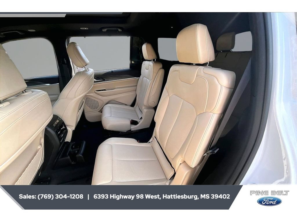 Used 2025 Jeep Grand Cherokee L Limited w/ Luxury Tech Group II RWD image 19