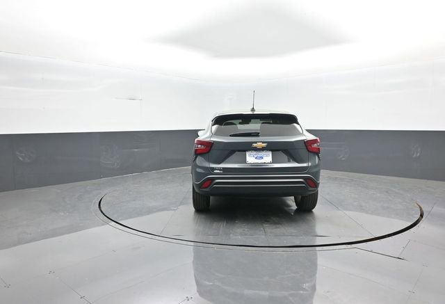 Used 2025 Chevrolet Trax LS w/ LS Convenience Package image 6