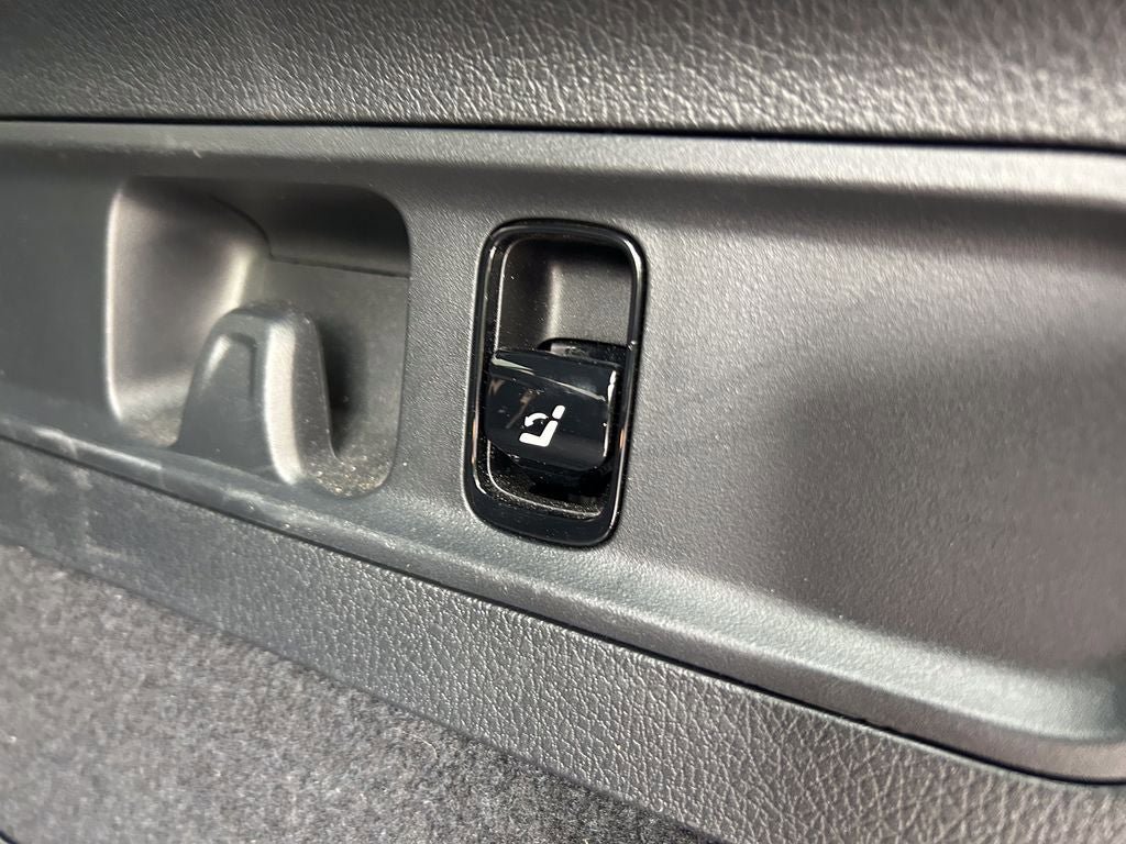 Used 2024 Mercedes-Benz GLC 300 4MATIC image 18