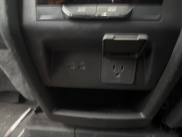 Used 2025 Chevrolet Traverse LT w/ Driver Confidence Package image 18