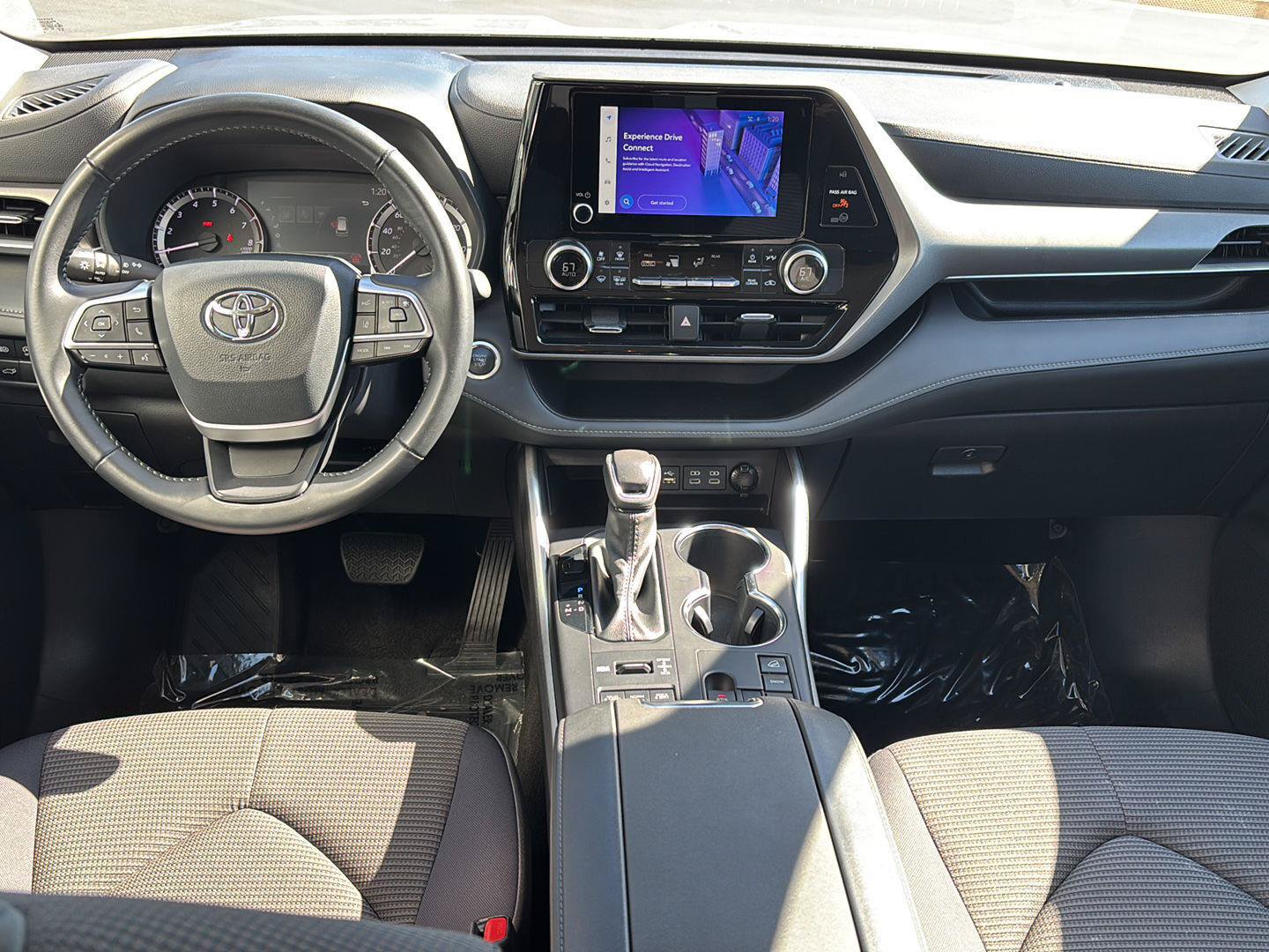 Used 2025 Toyota Highlander LE AWD/4WD image 9