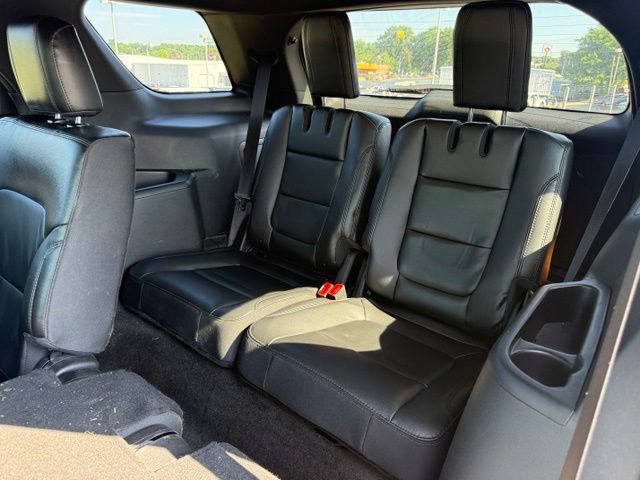 Certified 2018 Ford Explorer XLT w/ Equipment Group 202A FWD image 17