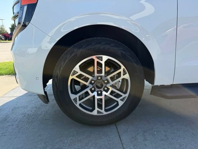 Certified 2025 Ford Expedition Active AWD/4WD image 4