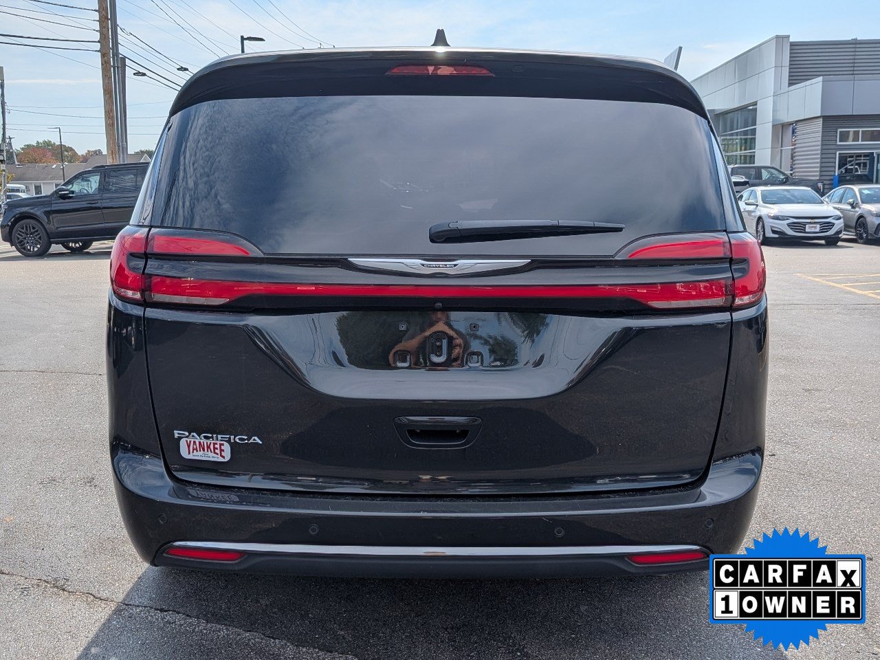 Used 2023 Chrysler Pacifica Touring-L FWD image 5
