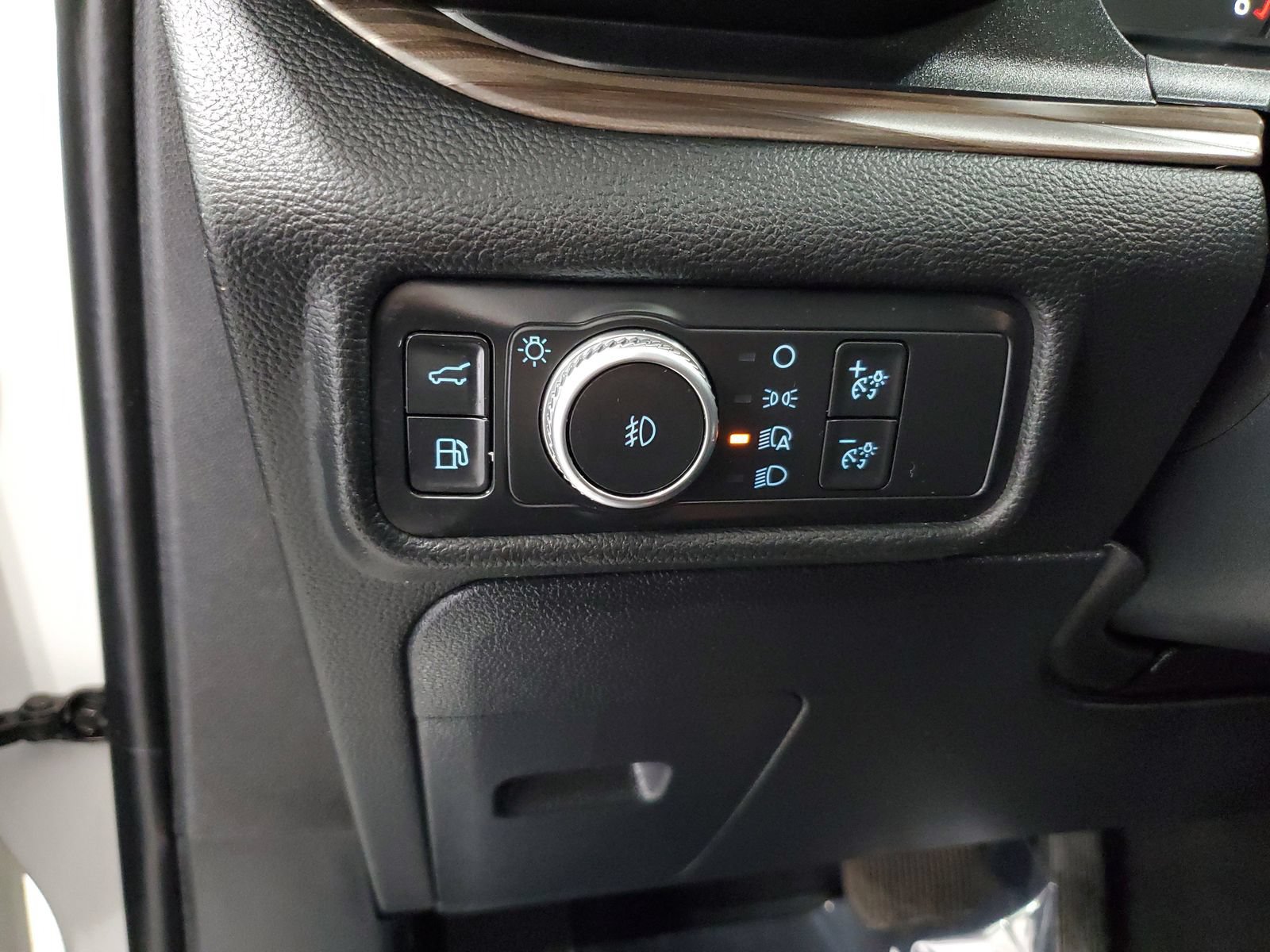 Certified 2020 Ford Explorer Limited w/ Hybrid Equipment Group 310A AWD/4WD image 19