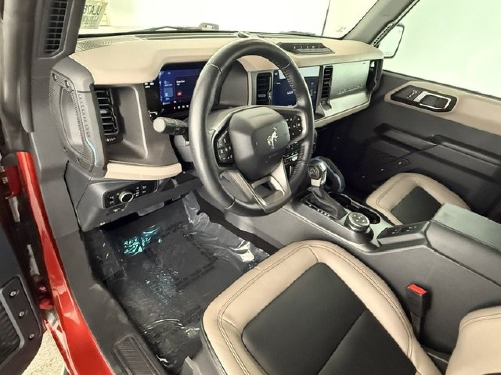 Certified 2024 Ford Bronco Wildtrak AWD/4WD image 11