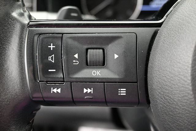 Used 2024 Nissan Pathfinder SL AWD/4WD image 18