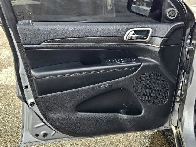 Used 2018 Jeep Grand Cherokee Limited image 19