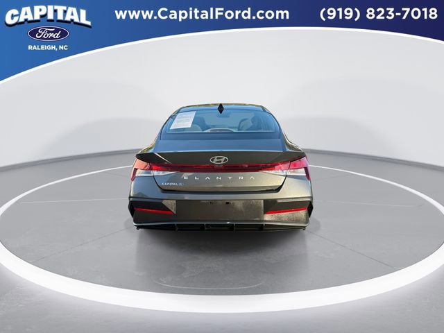 Used 2024 Hyundai Elantra SE image 5