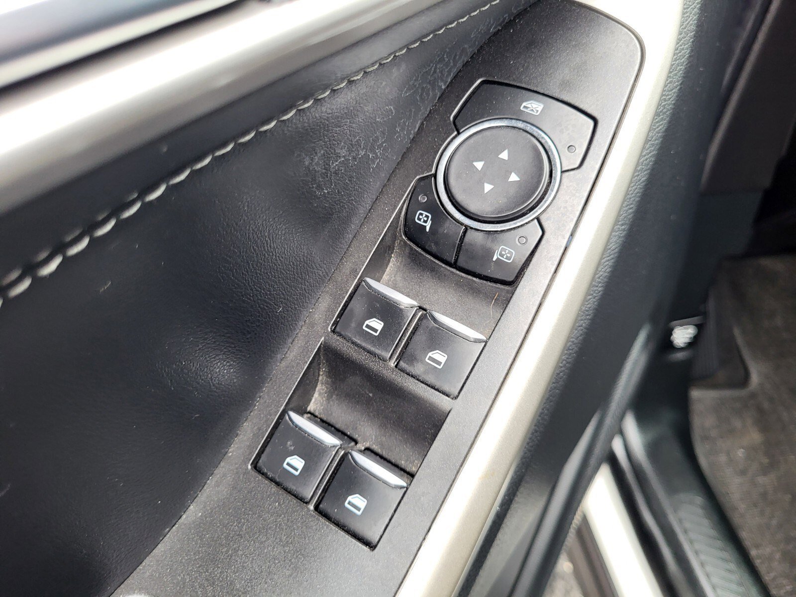 Certified 2023 Ford Explorer XLT RWD image 18