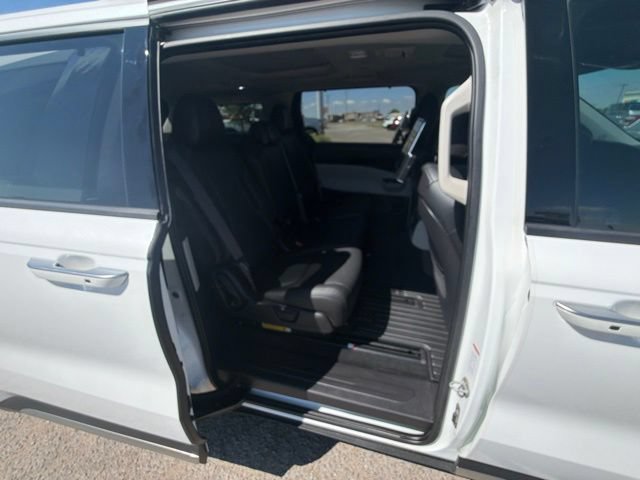 Used 2024 Kia Carnival SX Prestige FWD image 32