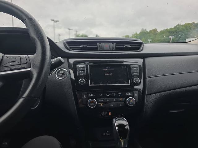 Used 2018 Nissan Rogue SV AWD/4WD image 31