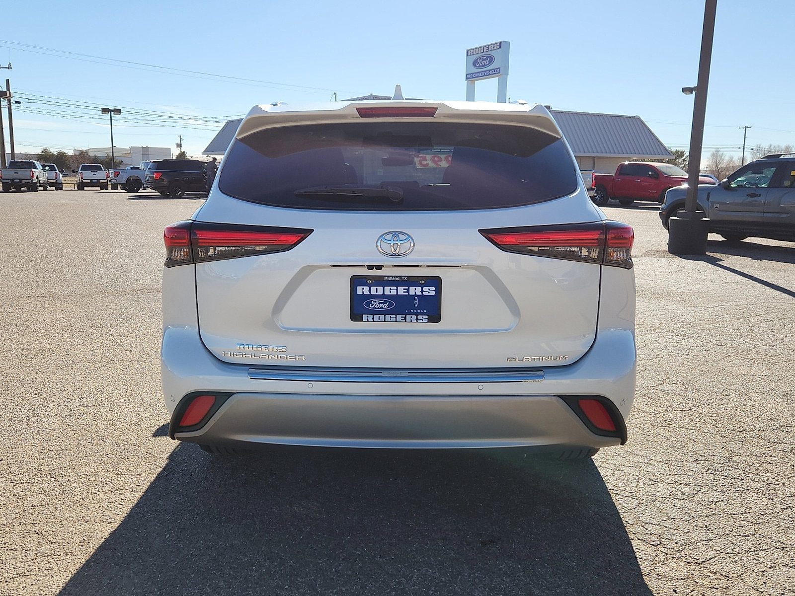 Used 2022 Toyota Highlander Platinum image 4