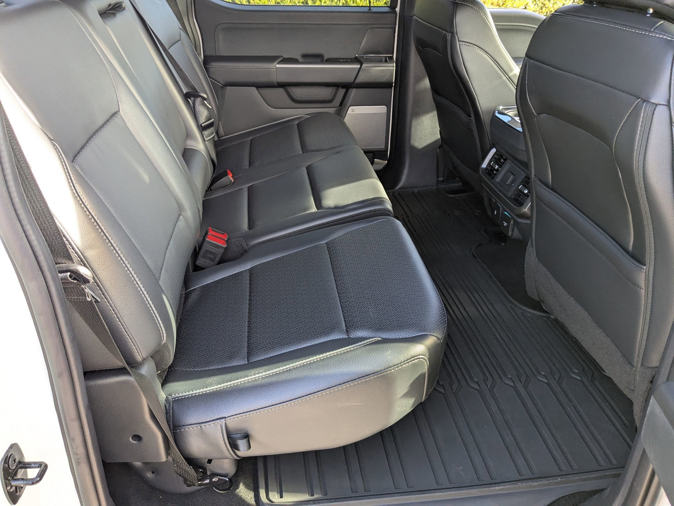 Certified 2025 Ford F150 Lariat w/ Equipment Group 501A Mid image 40