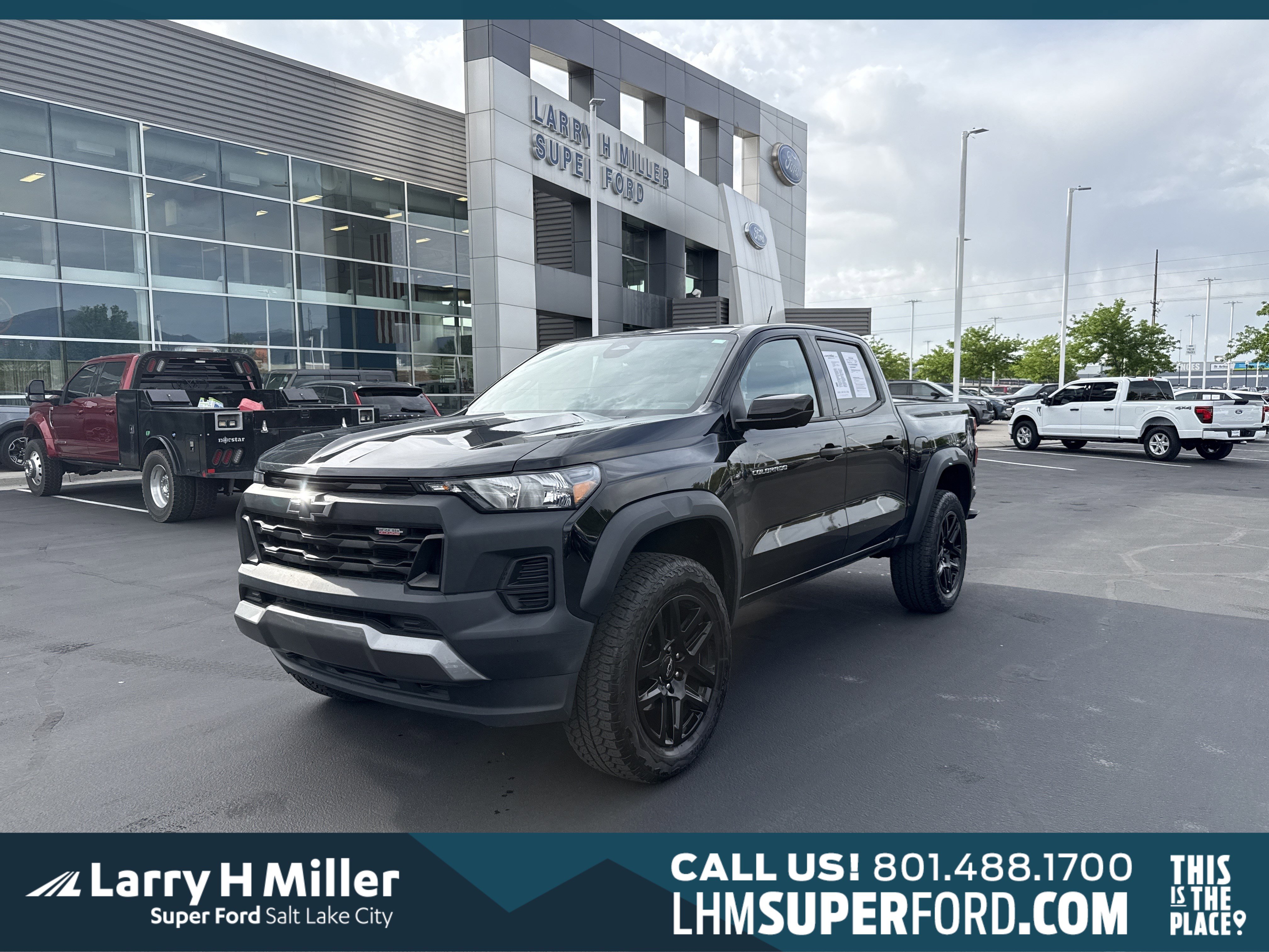 Used 2023 Chevrolet Colorado Trail Boss w/ Technology Package AWD/4WD image 1