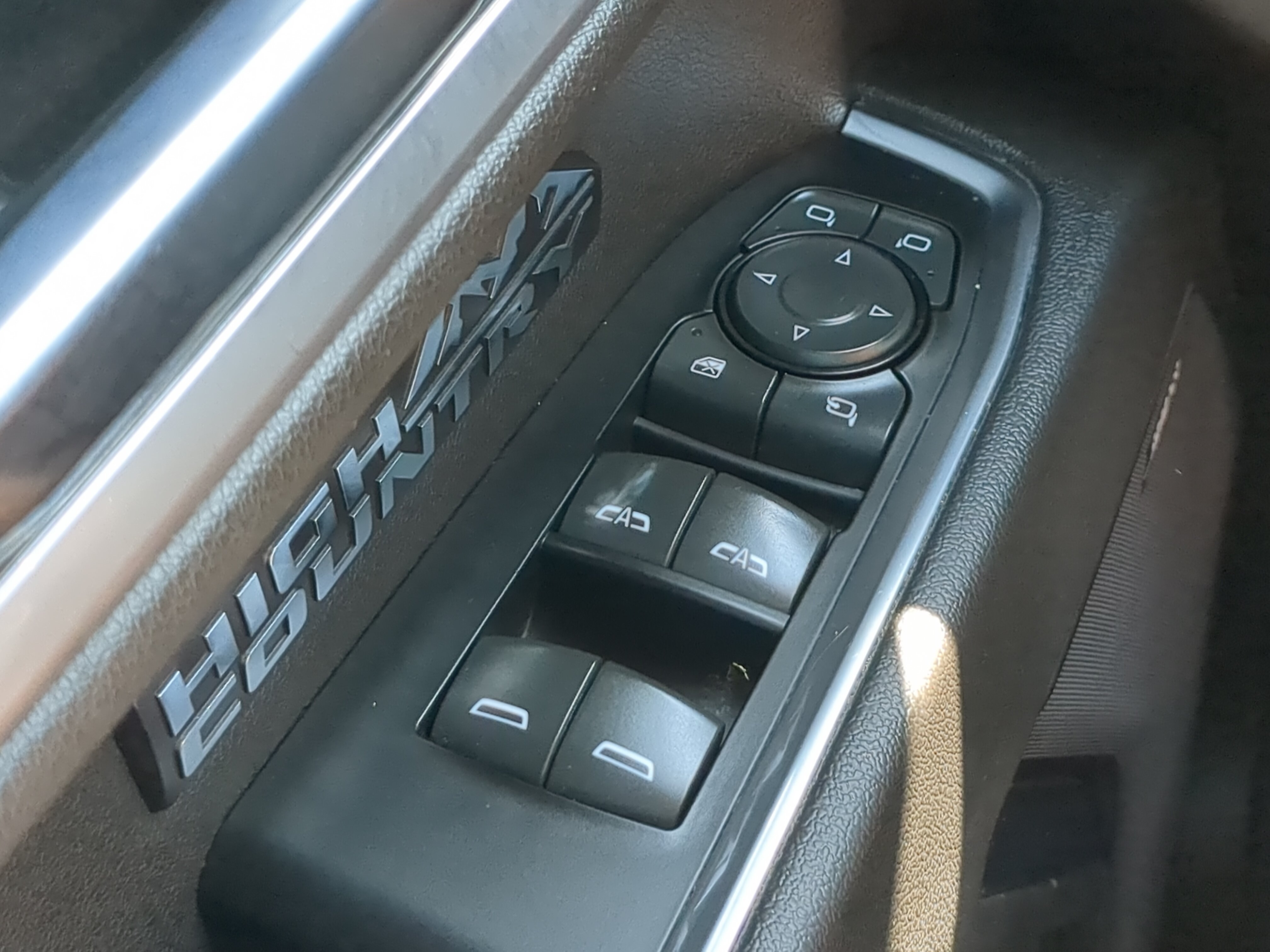 Used 2022 Chevrolet Silverado 1500 High Country w/ High Country Premium Package AWD/4WD image 23