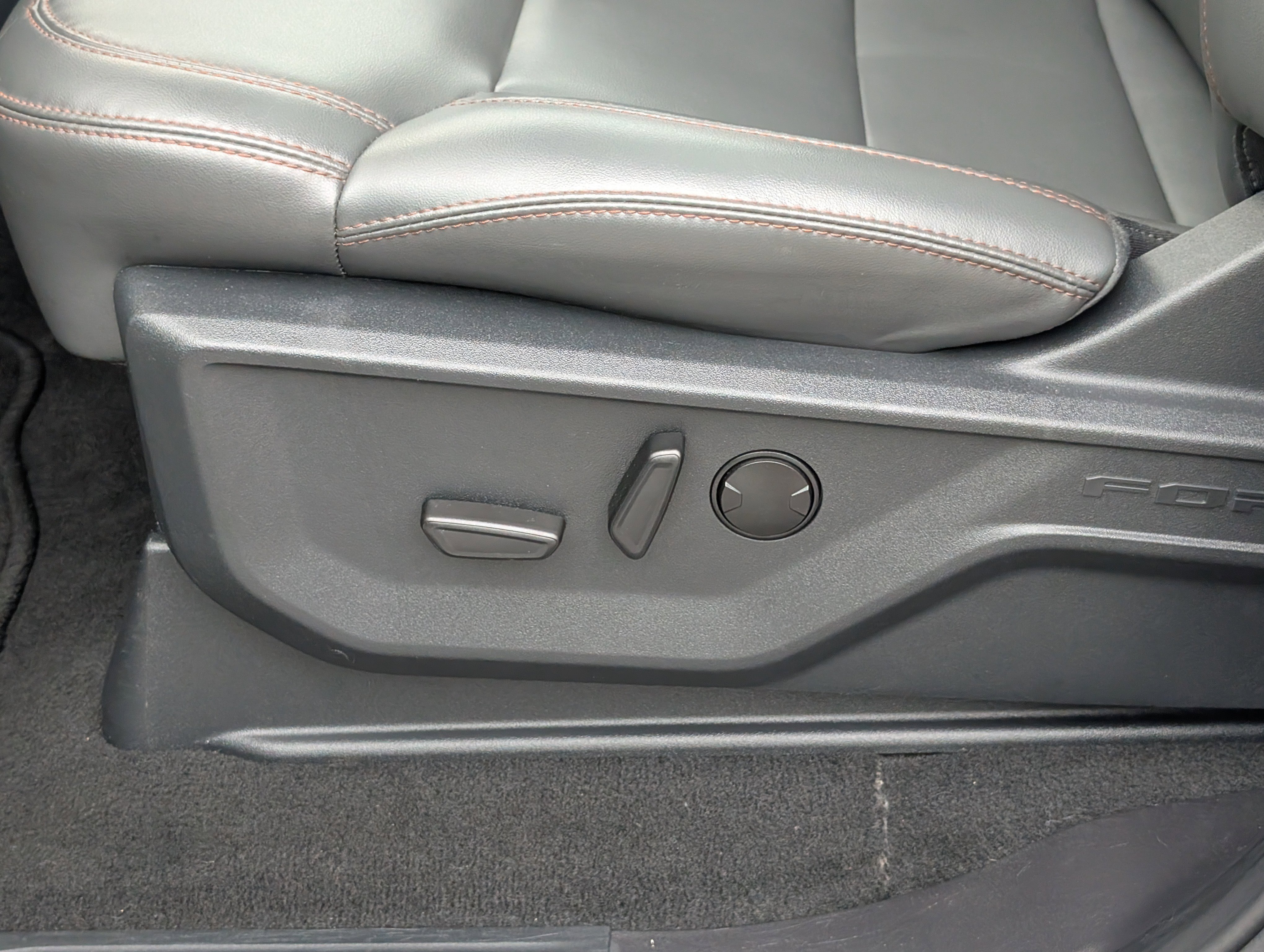 Certified 2025 Ford Expedition Active AWD/4WD image 26