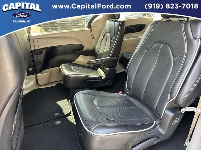 Used 2024 Chrysler Pacifica Limited FWD image 17