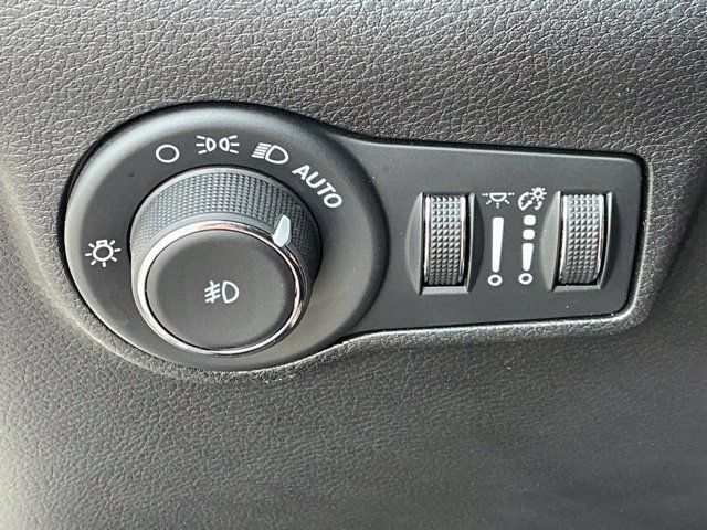 Used 2024 Jeep Compass Latitude AWD/4WD image 34