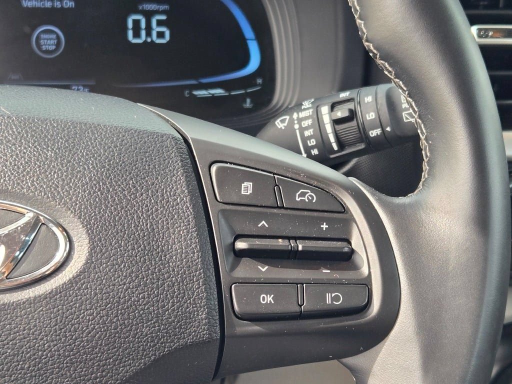 Used 2024 Hyundai Venue SEL FWD image 29
