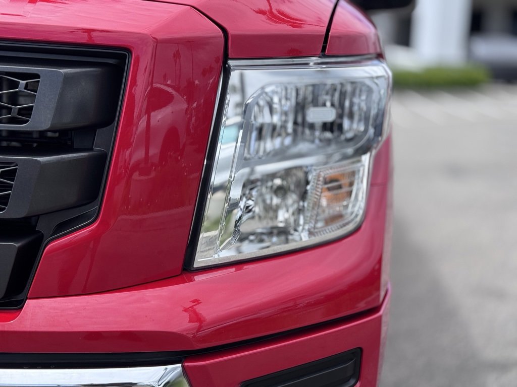 Used 2022 Nissan Titan SV image 8