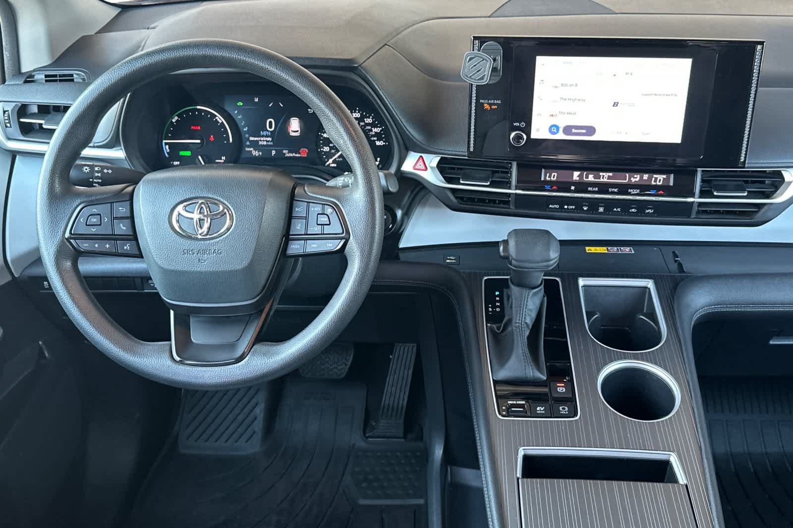Used 2025 Toyota Sienna LE w/ LE Plus Package AWD/4WD image 14