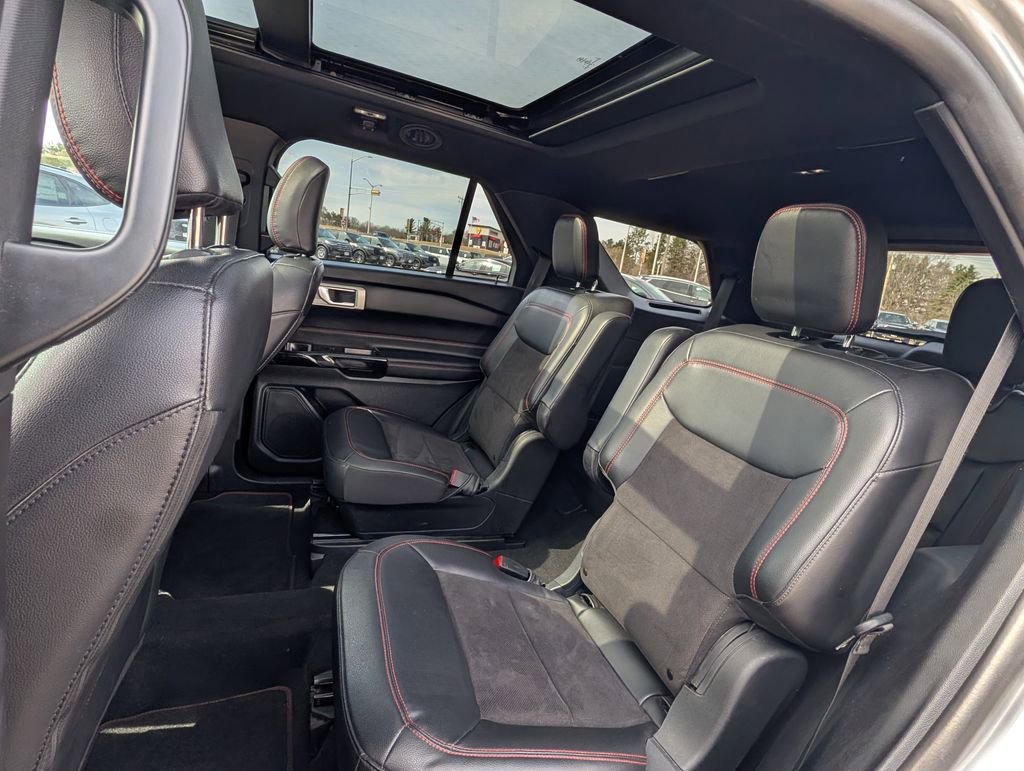 Certified 2023 Ford Explorer ST-Line w/ Class IV Trailer Tow Package image 12