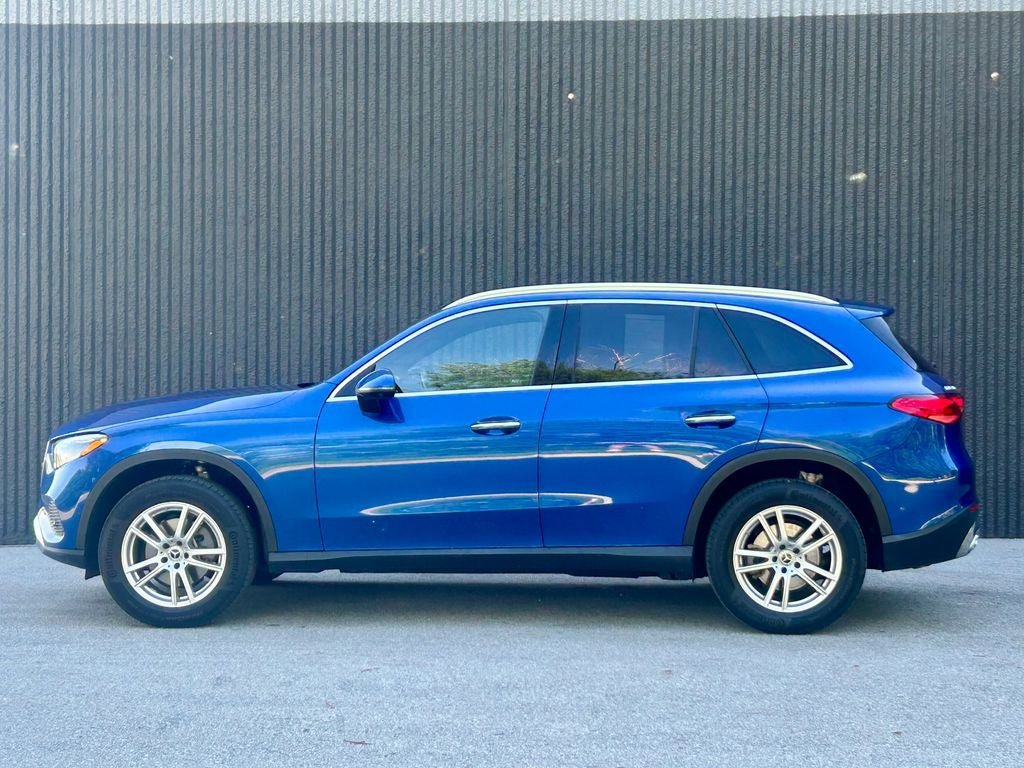 Used 2024 Mercedes-Benz GLC 300 4MATIC image 3