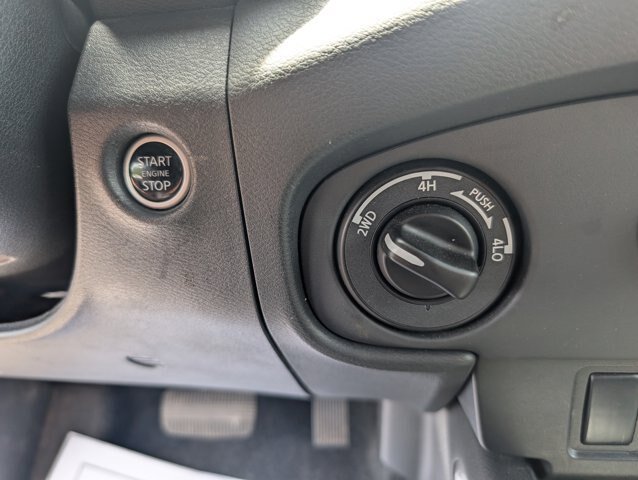 Used 2024 Nissan Frontier SV AWD/4WD image 13