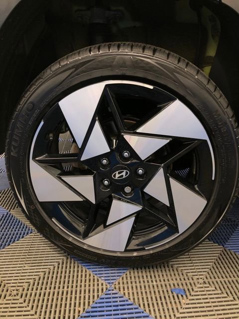 Used 2024 Hyundai Kona Limited image 12