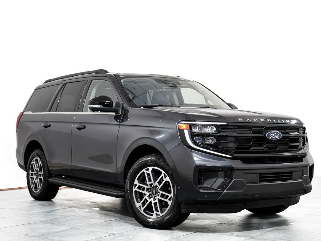 Certified 2025 Ford Expedition Active AWD/4WD image 1