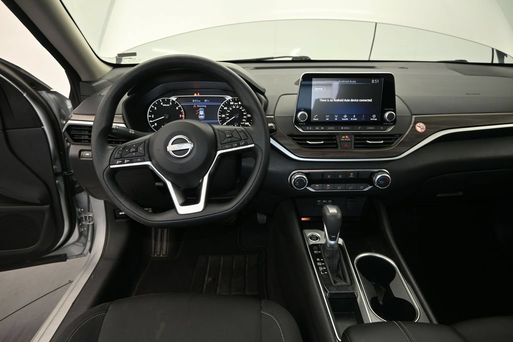 Used 2024 Nissan Altima 2.5 SV FWD image 19