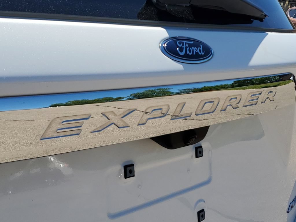 Certified 2024 Ford Explorer Limited w/ Equipment Group 301A AWD/4WD image 7