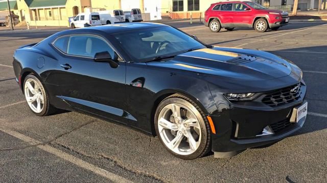 Used 2022 Chevrolet Camaro LT w/ RS Package image 8