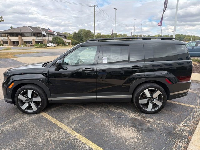 Used 2025 Hyundai Santa Fe Limited image 2