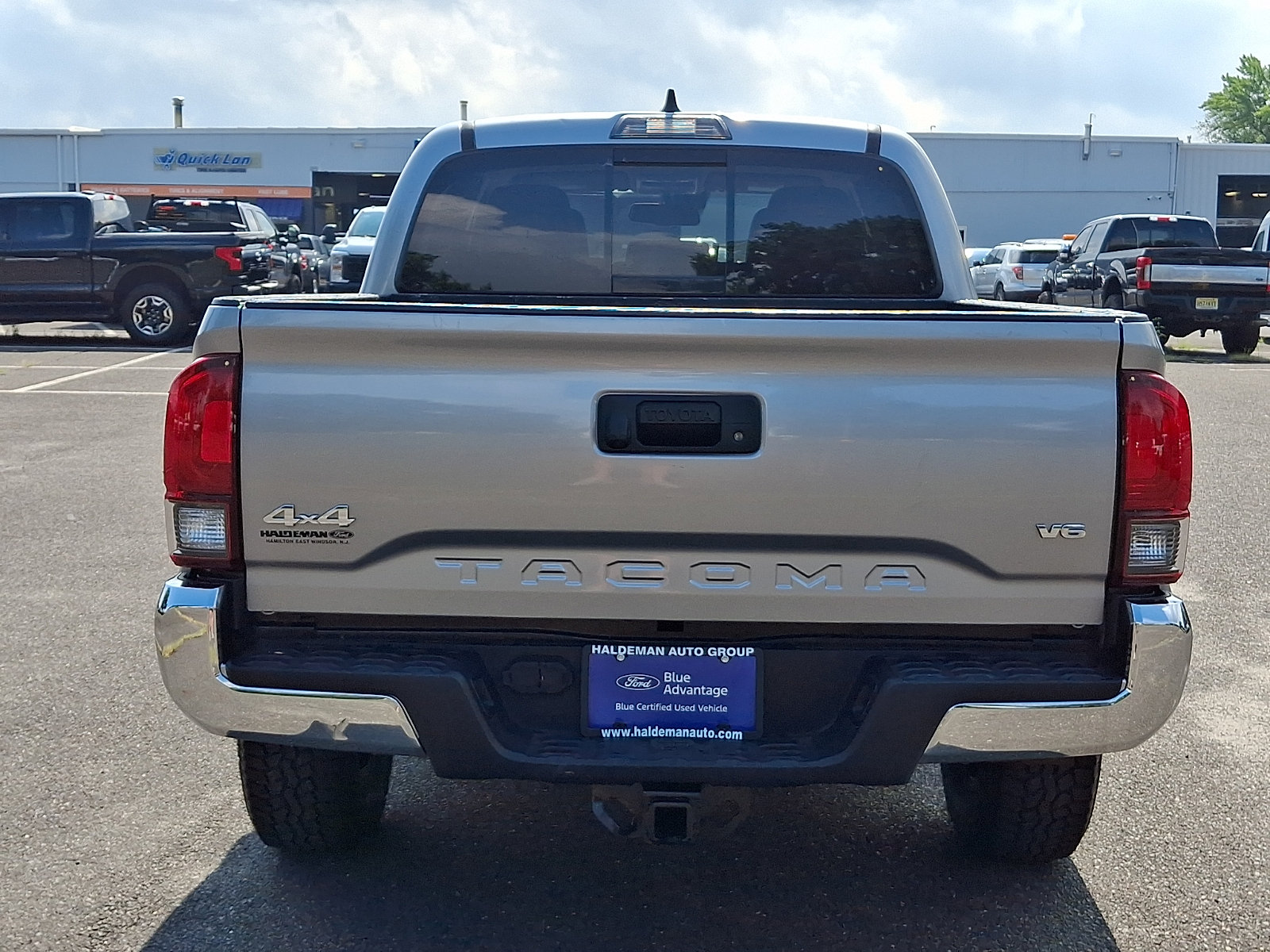 Used 2021 Toyota Tacoma SR5 AWD/4WD image 6